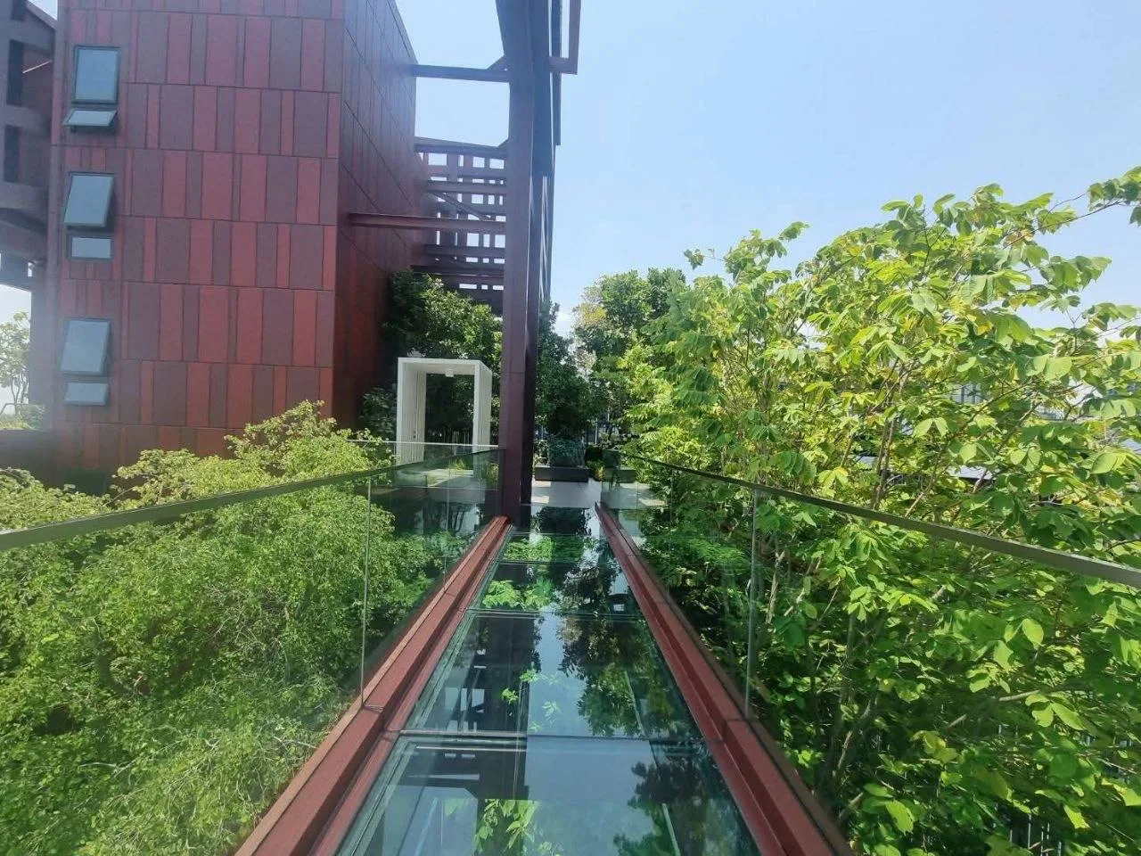 2 bedroom condo for rent in Rama 9 Bangkok - bathroom and modern finishes