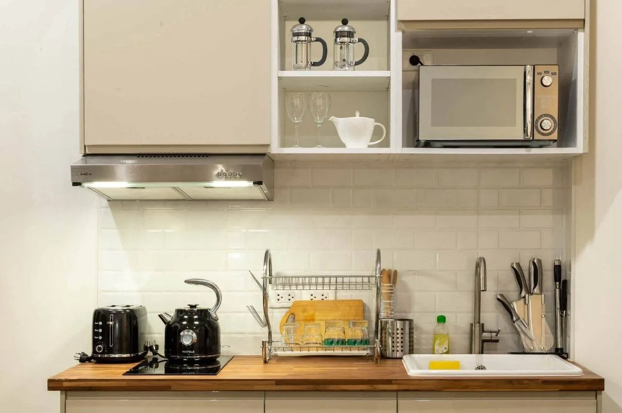2 bedroom apartment for rent in Sao Ching Cha Bangkok - bathroom and modern finishes