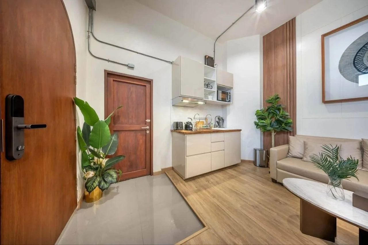 2 bedroom apartment for rent in Sao Ching Cha Bangkok - balcony perspective