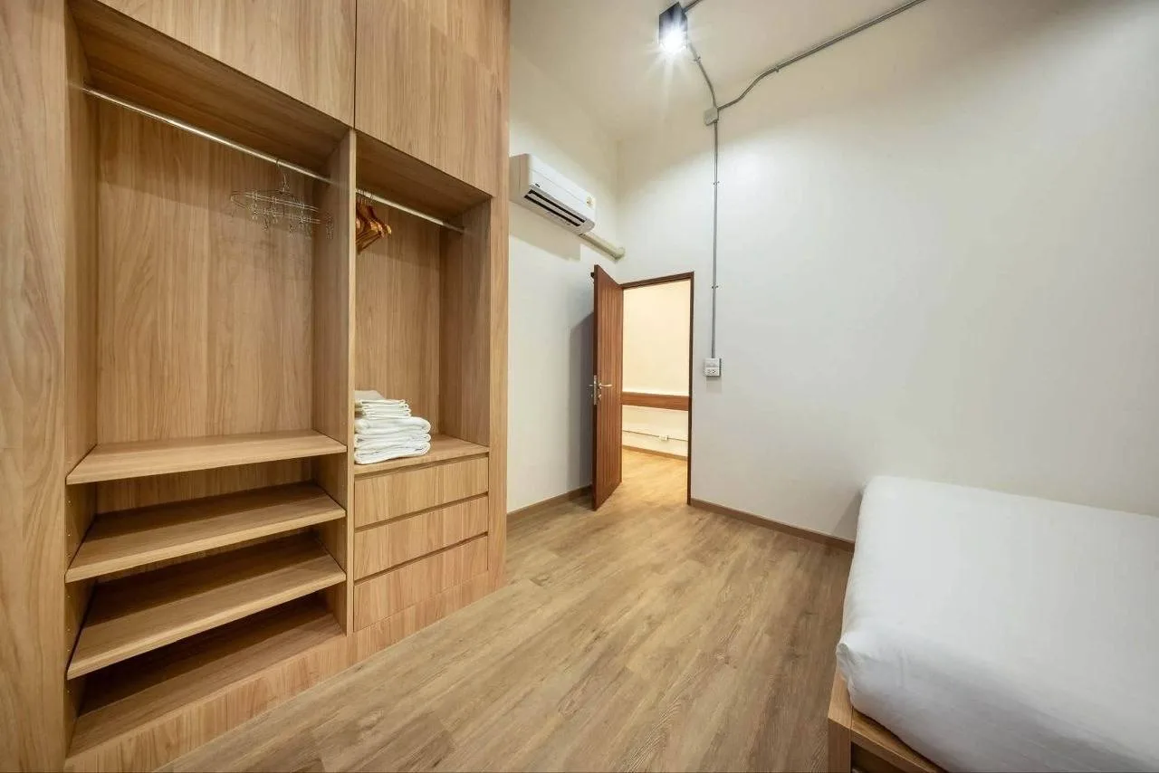 2 bedroom apartment for rent in Sao Ching Cha Bangkok - master bedroom interior