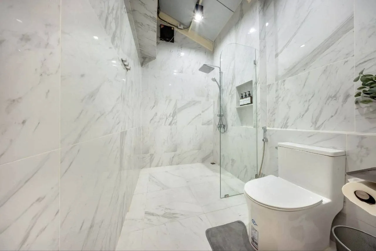 2 bedroom apartment for rent in Sao Ching Cha Bangkok - balcony perspective