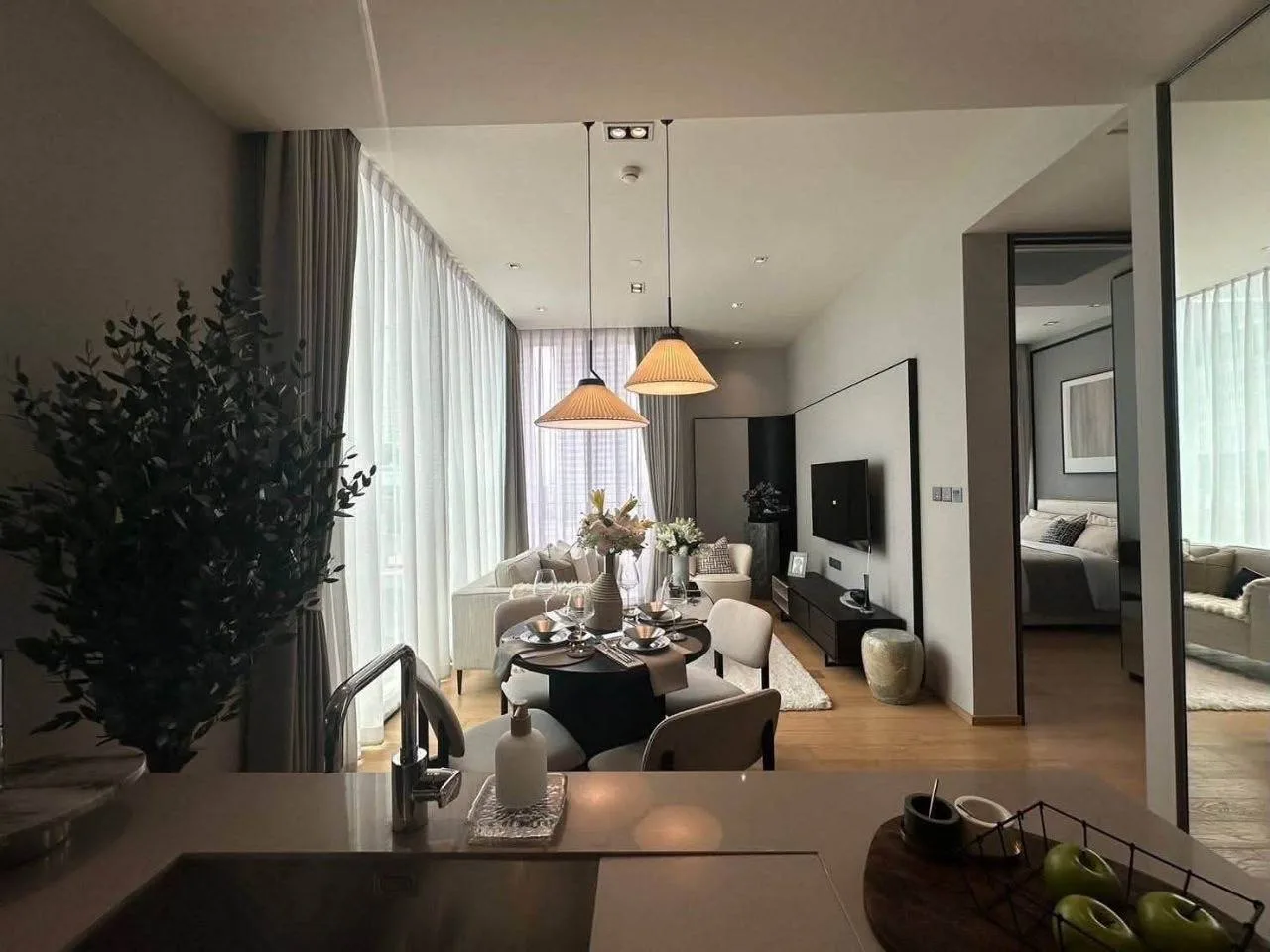 2 bedroom condo for rent in Chit Lom / Ploenchit Bangkok - kitchen and dining area