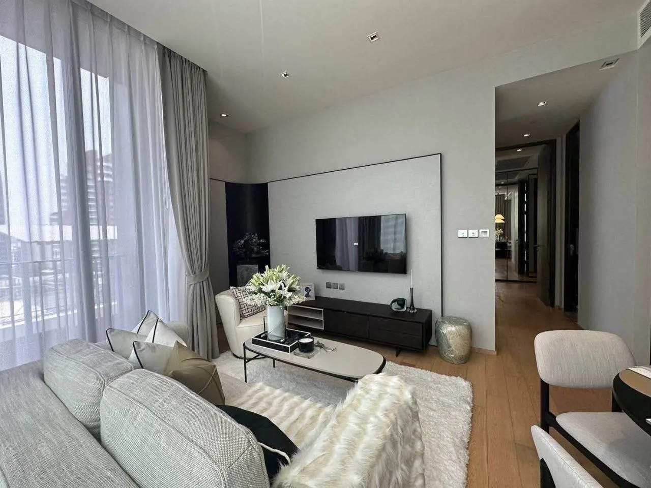 2 bedroom condo for rent in Chit Lom / Ploenchit Bangkok - bathroom and modern finishes