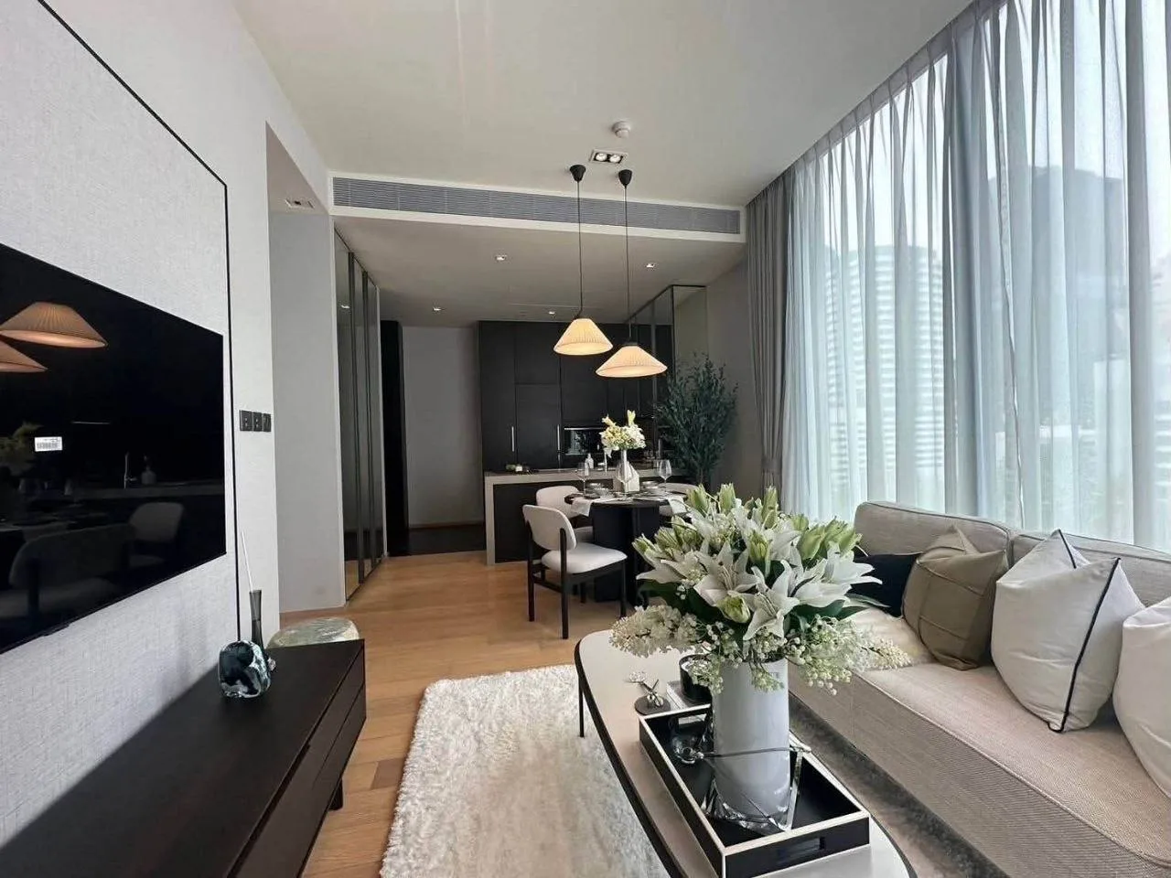 2 bedroom condo for rent in Chit Lom / Ploenchit Bangkok - swimming pool and building amenities