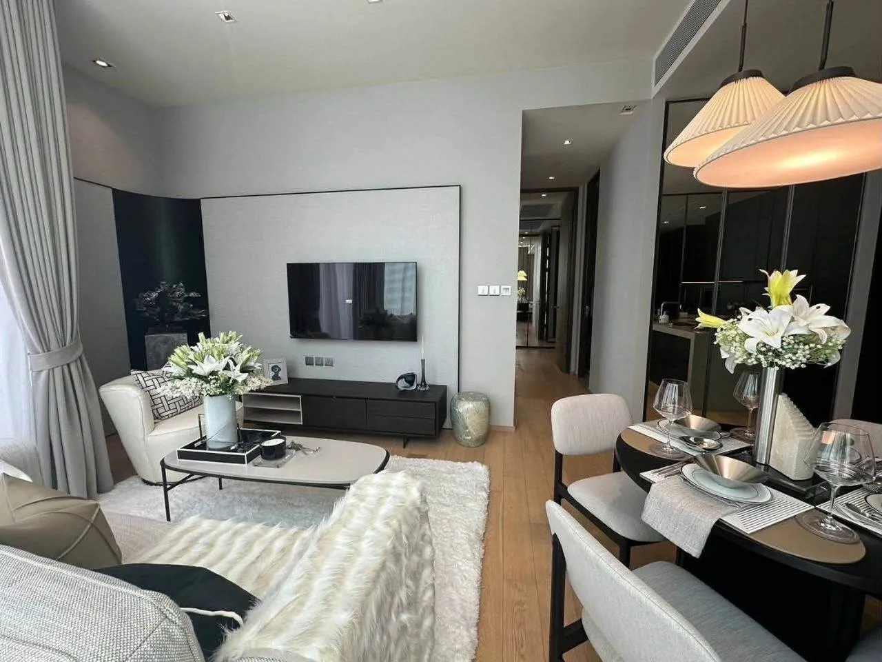 2 bedroom condo for rent in Chit Lom / Ploenchit Bangkok - balcony perspective