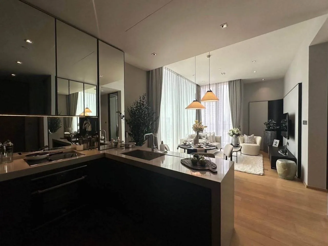 2 bedroom condo for rent in Chit Lom / Ploenchit Bangkok - kitchen and dining area