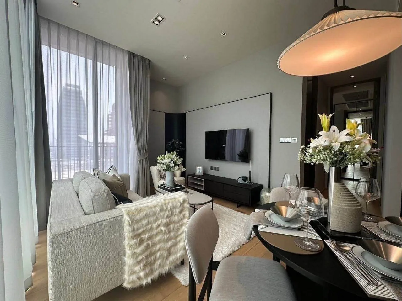 2 bedroom condo for rent in Chit Lom / Ploenchit Bangkok - bathroom and modern finishes