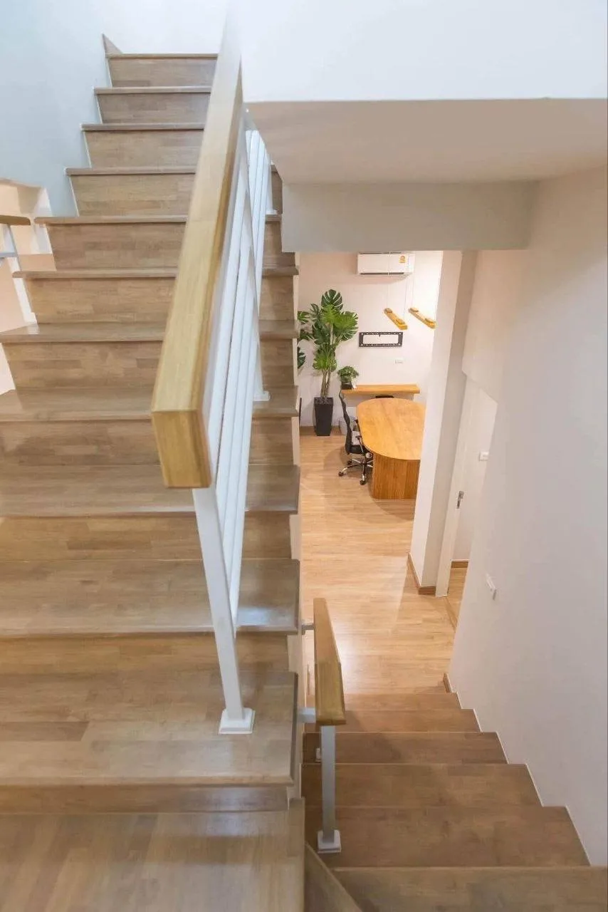 4 bedroom house for rent in Ekkamai Bangkok - balcony perspective