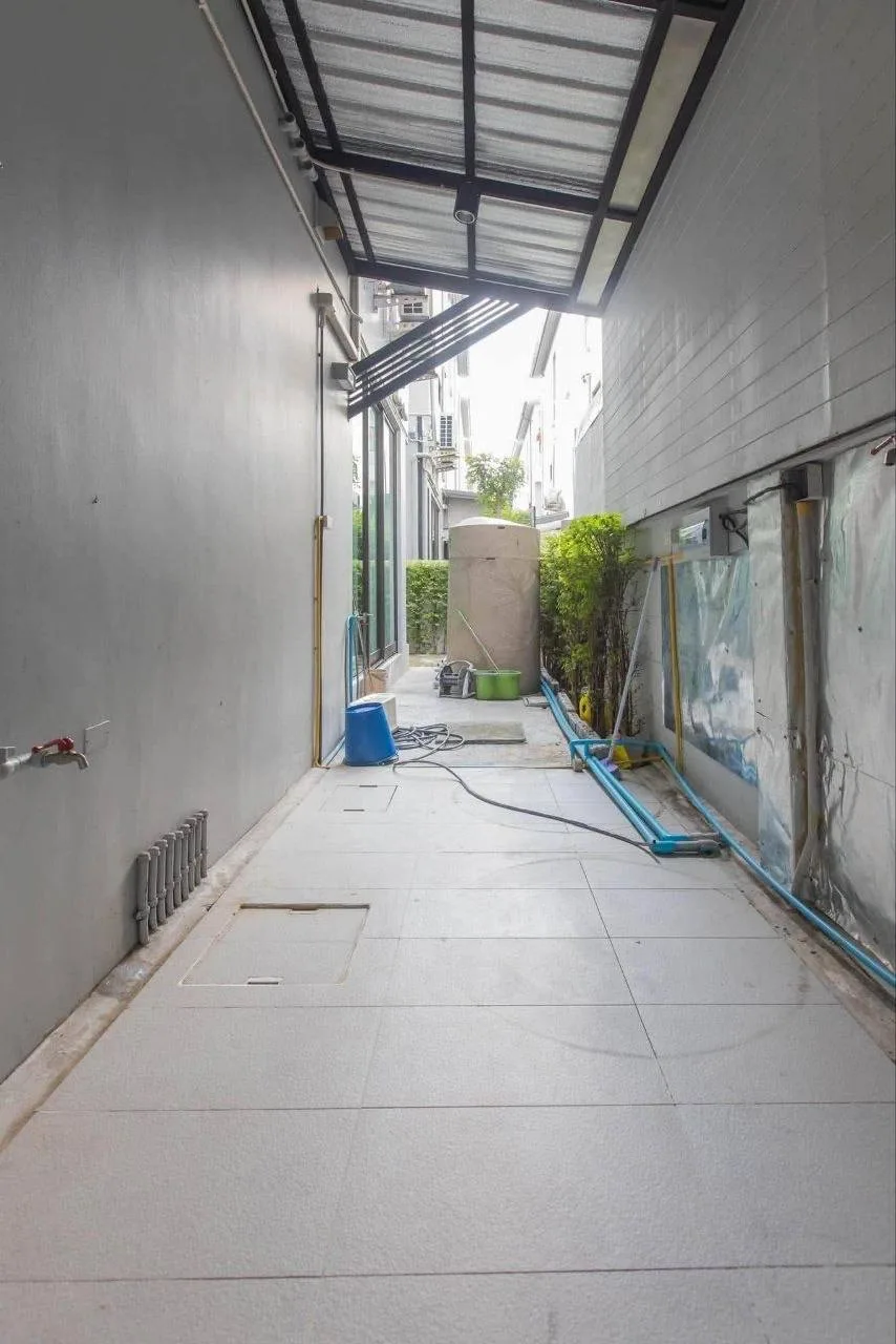 4 bedroom house for rent in Ekkamai Bangkok - master bedroom interior