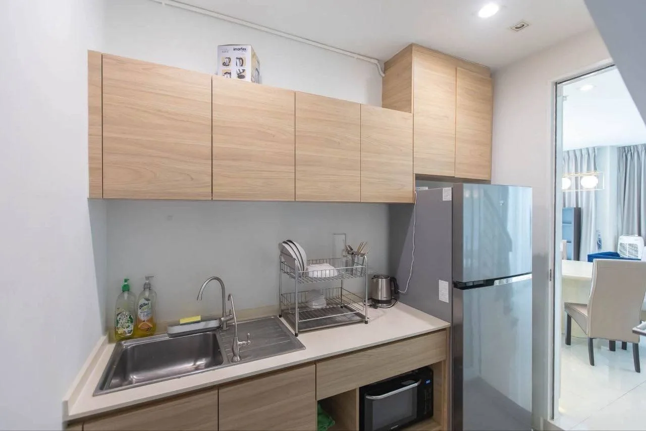 4 bedroom house for rent in Ekkamai Bangkok - bathroom and modern finishes