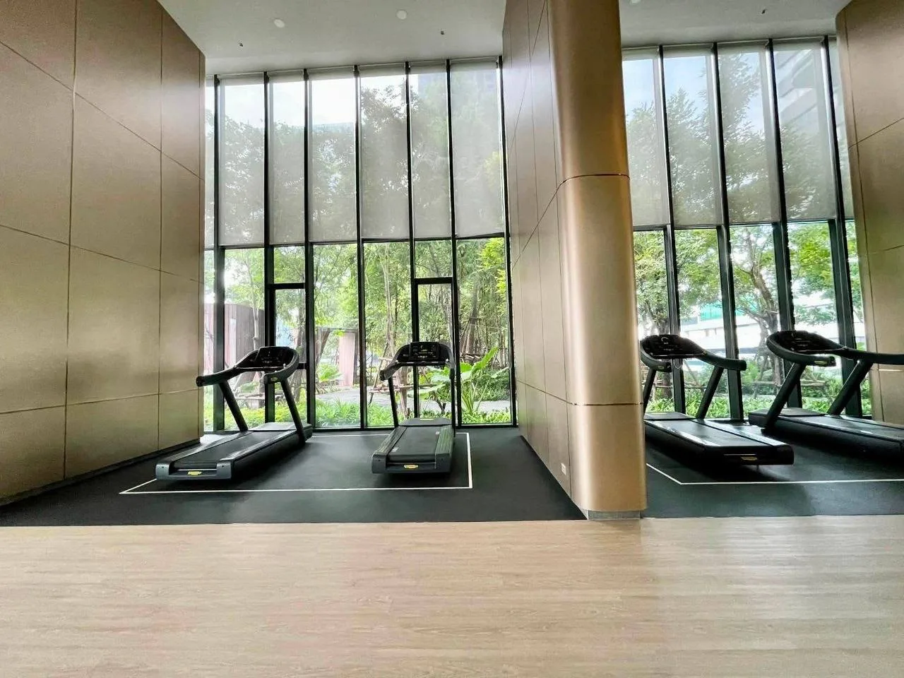1 bedroom condo for sale in Rama 9 Bangkok - kitchen and dining area