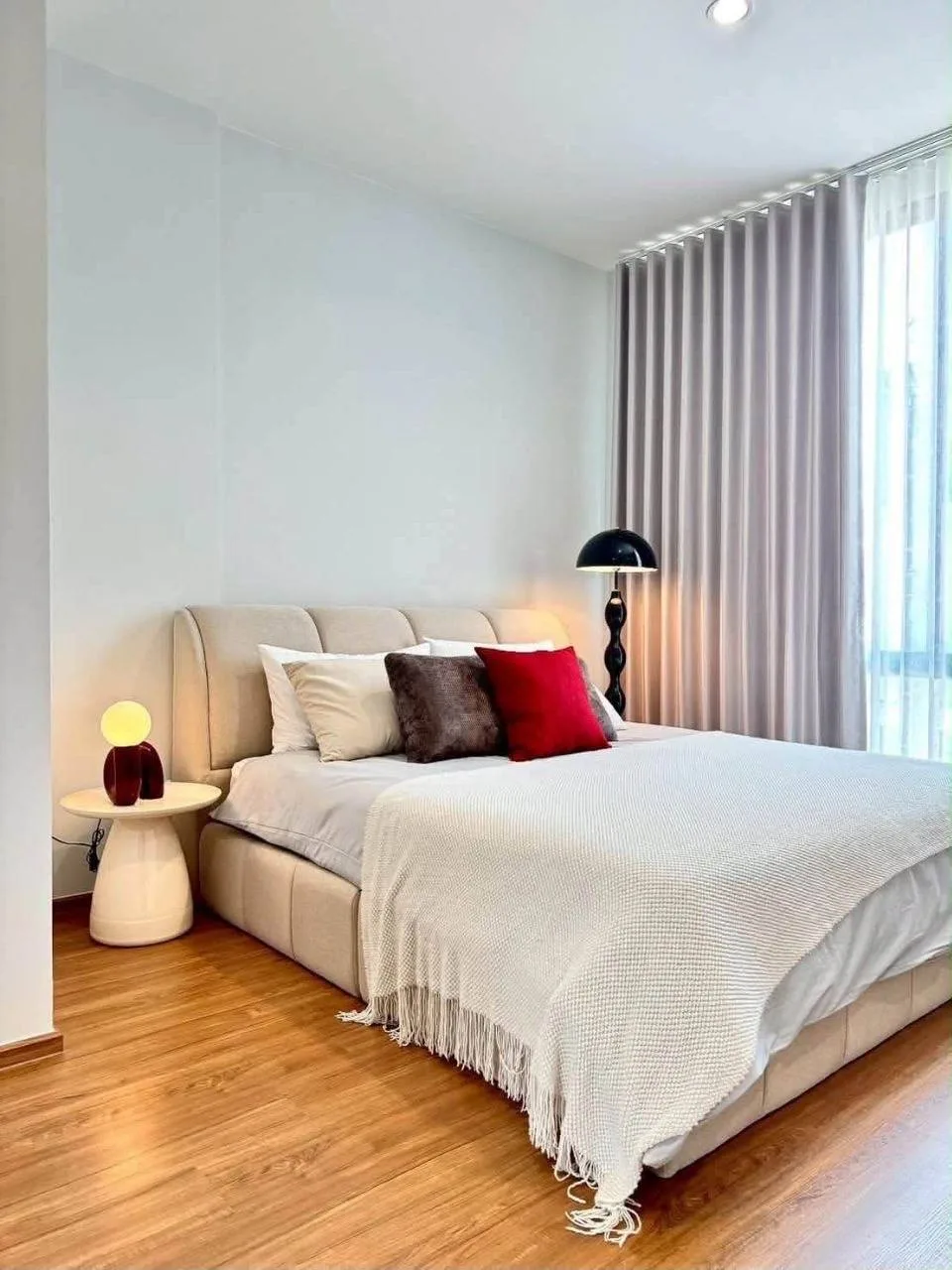 3 bedroom house for rent in Bang Na Bangkok - master bedroom interior