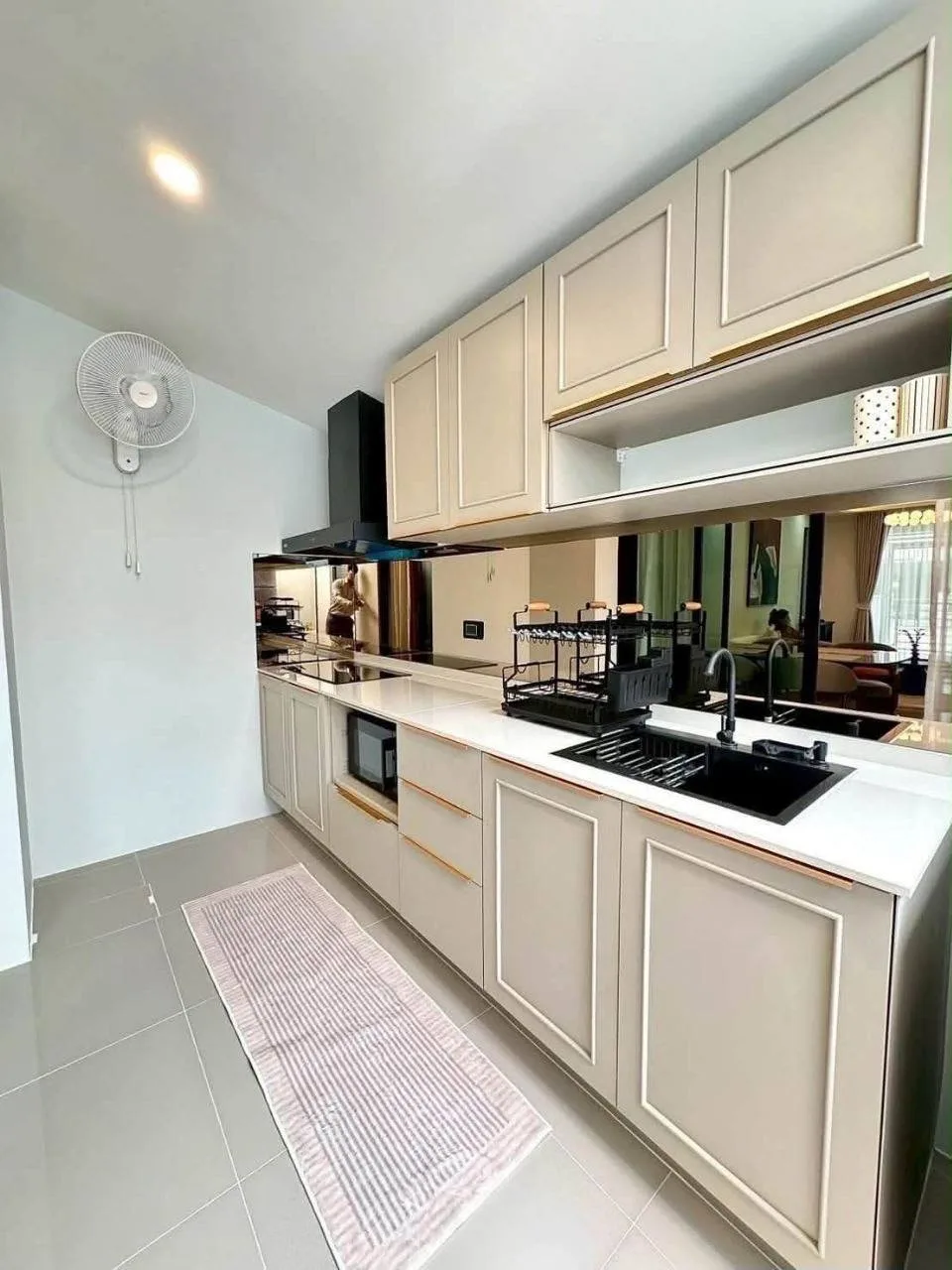 3 bedroom house for rent in Bang Na Bangkok - kitchen and dining area