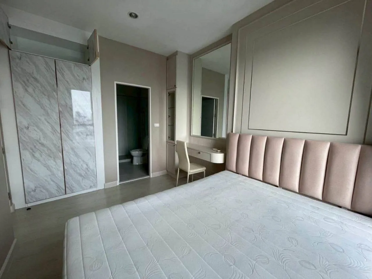 1 bedroom condo for rent in Thong Lo Bangkok - kitchen and dining area