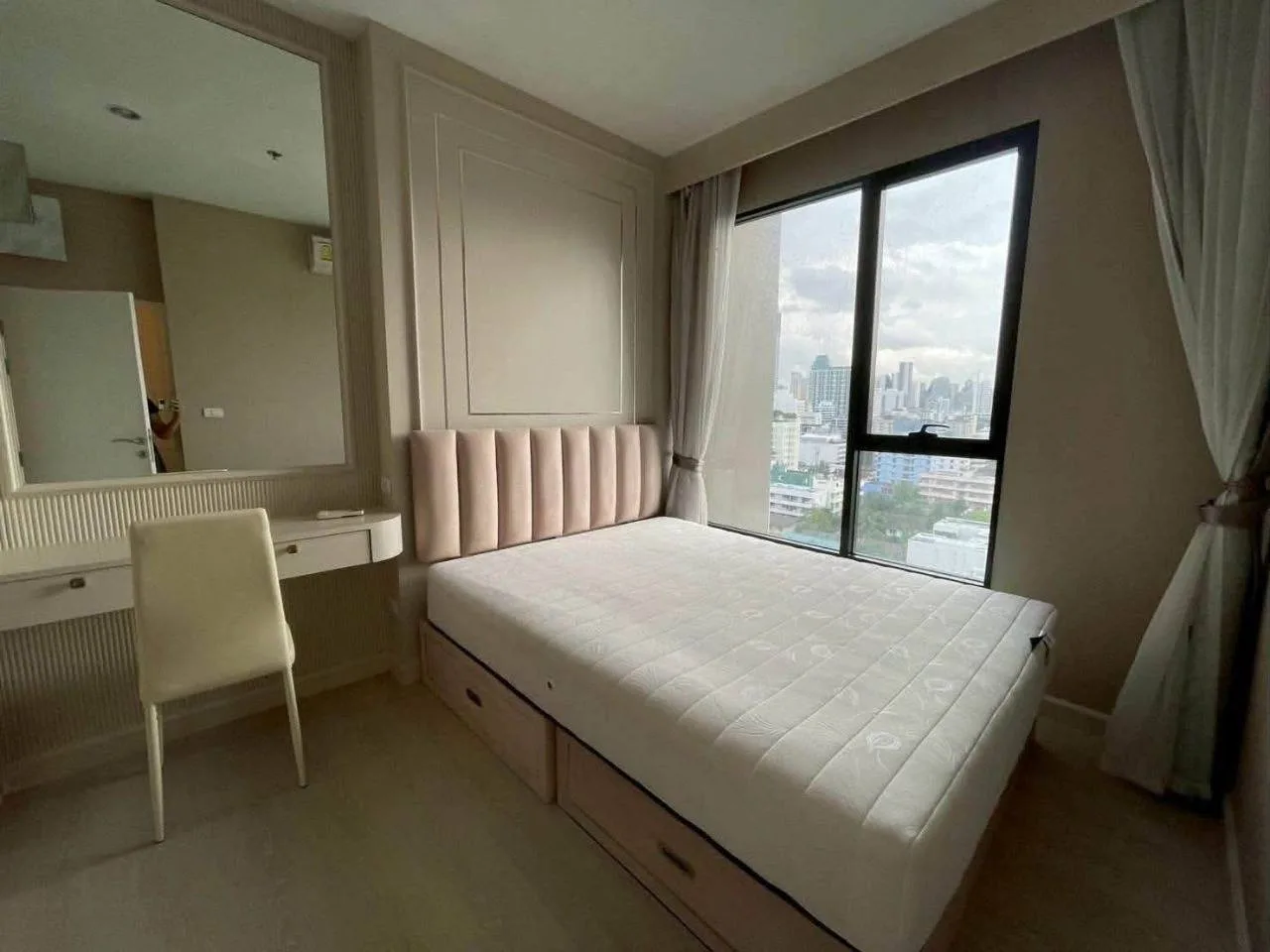 1 bedroom condo for rent in Thong Lo Bangkok - master bedroom interior
