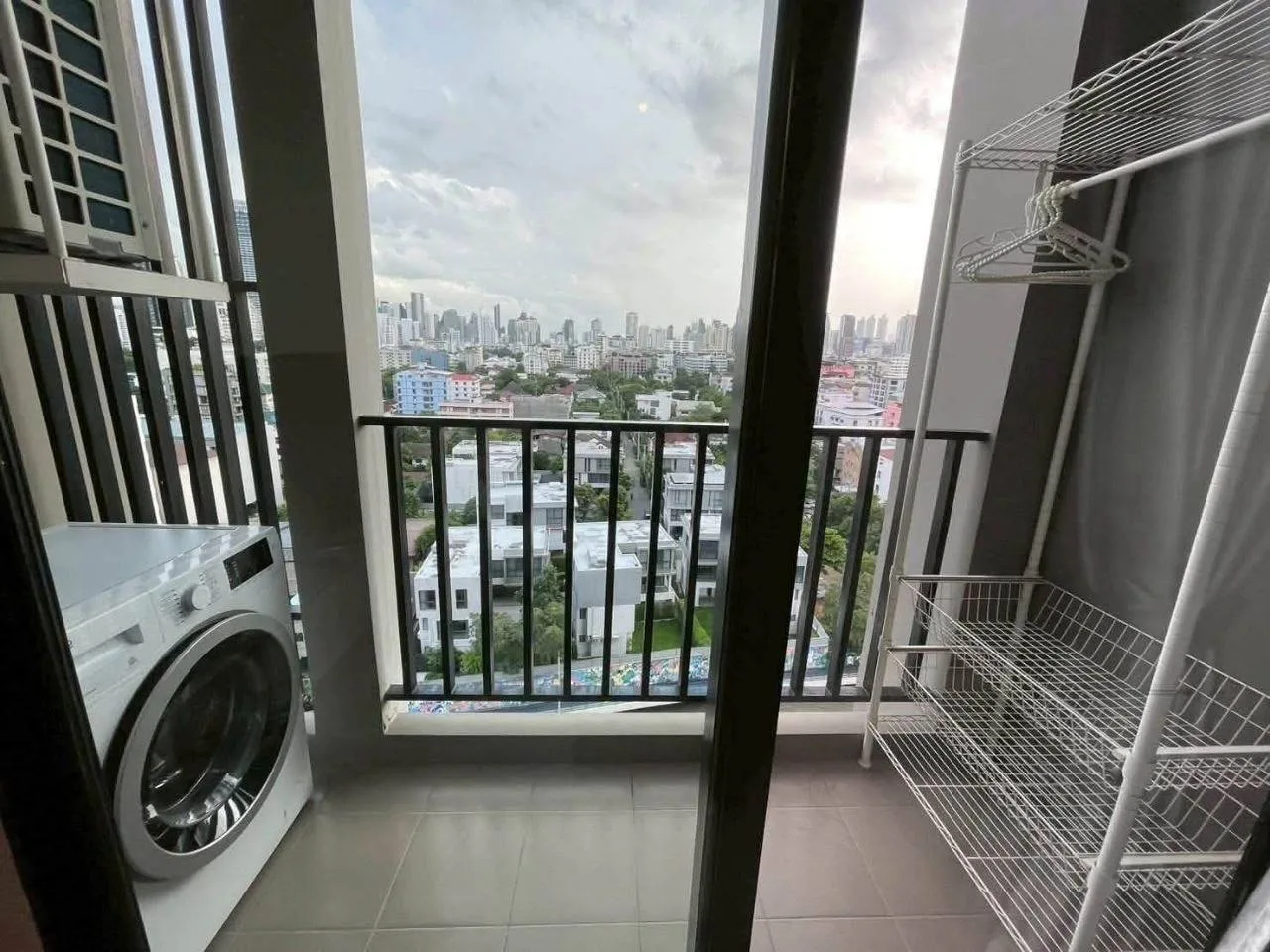 1 bedroom condo for rent in Thong Lo Bangkok - balcony perspective
