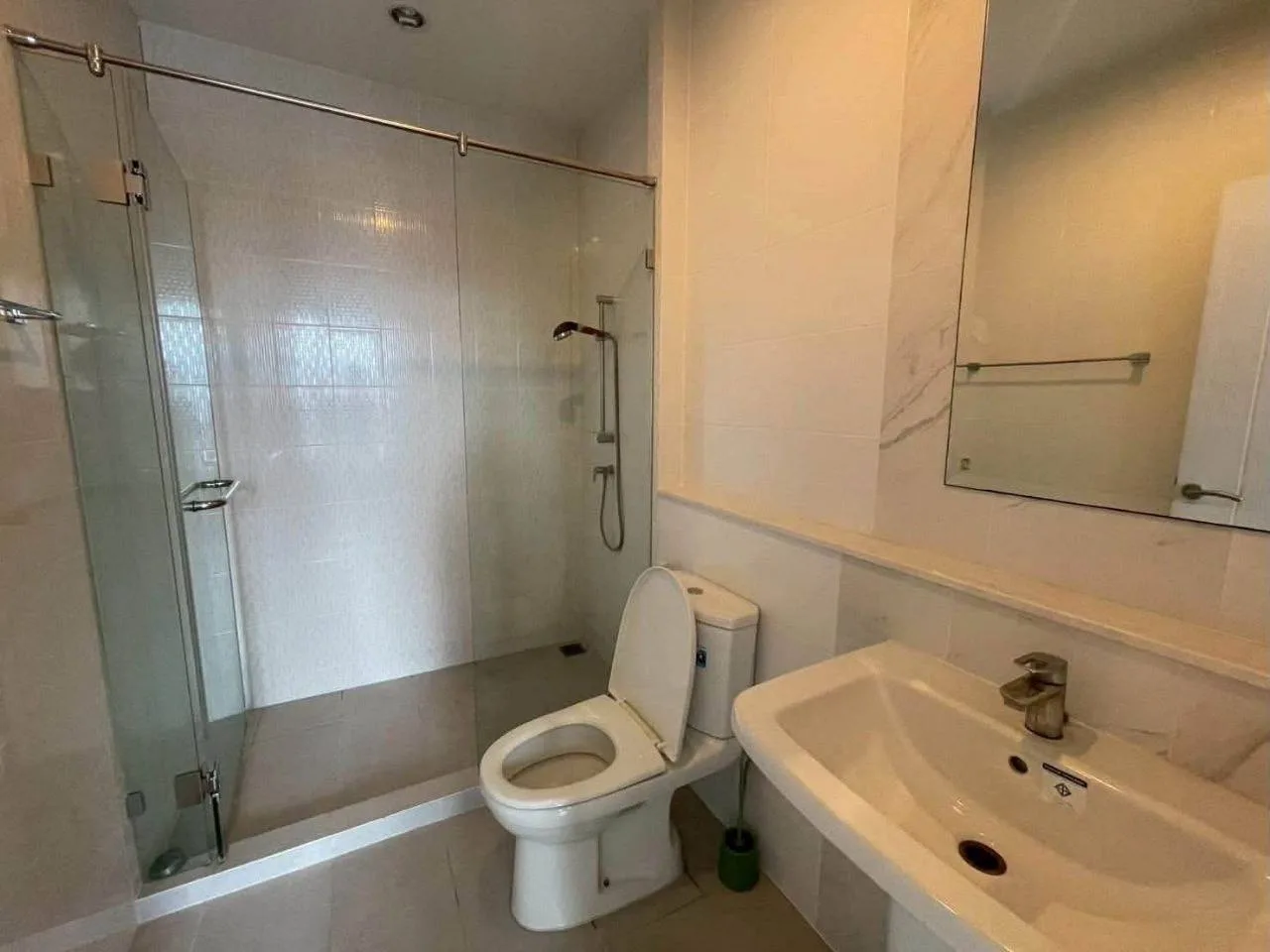1 bedroom condo for rent in Thong Lo Bangkok - kitchen and dining area