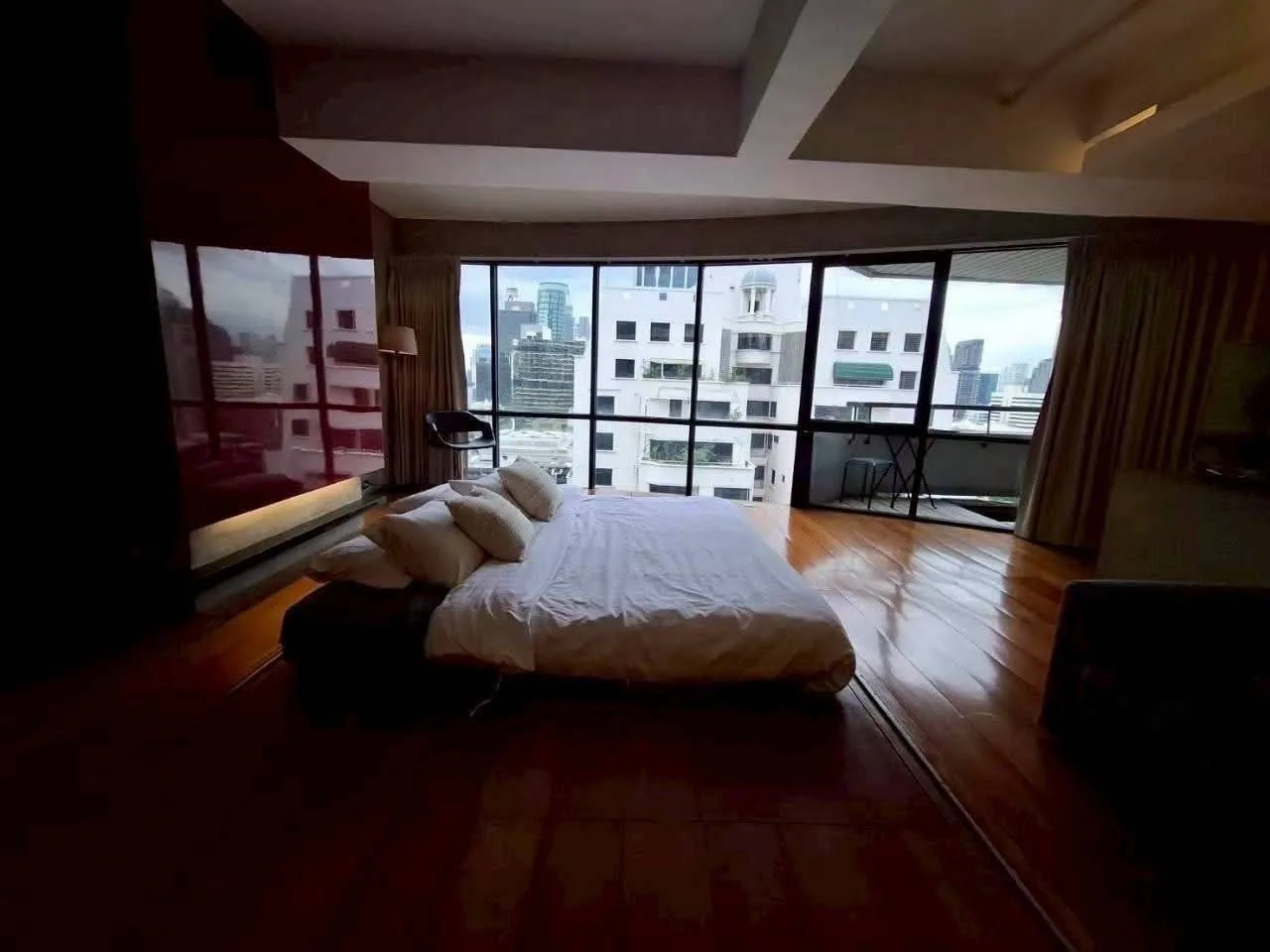 1 bedroom condo for rent in Rama 9 Bangkok - kitchen and dining area
