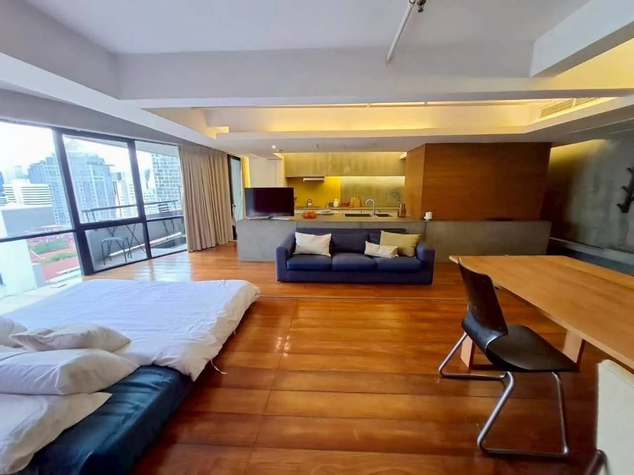 1 bedroom condo for rent in Rama 9 Bangkok - kitchen and dining area