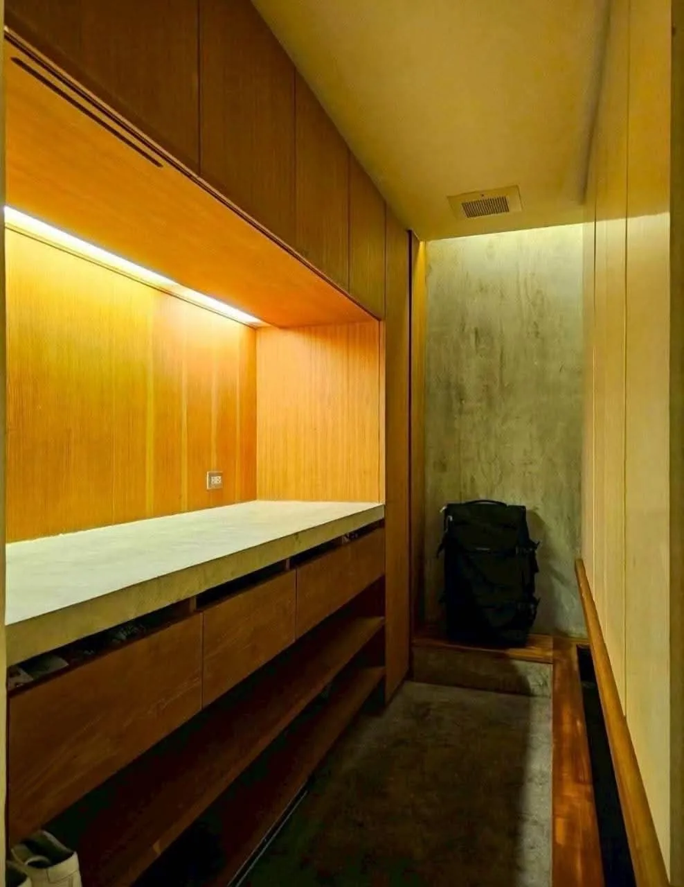 1 bedroom condo for rent in Rama 9 Bangkok - living room view