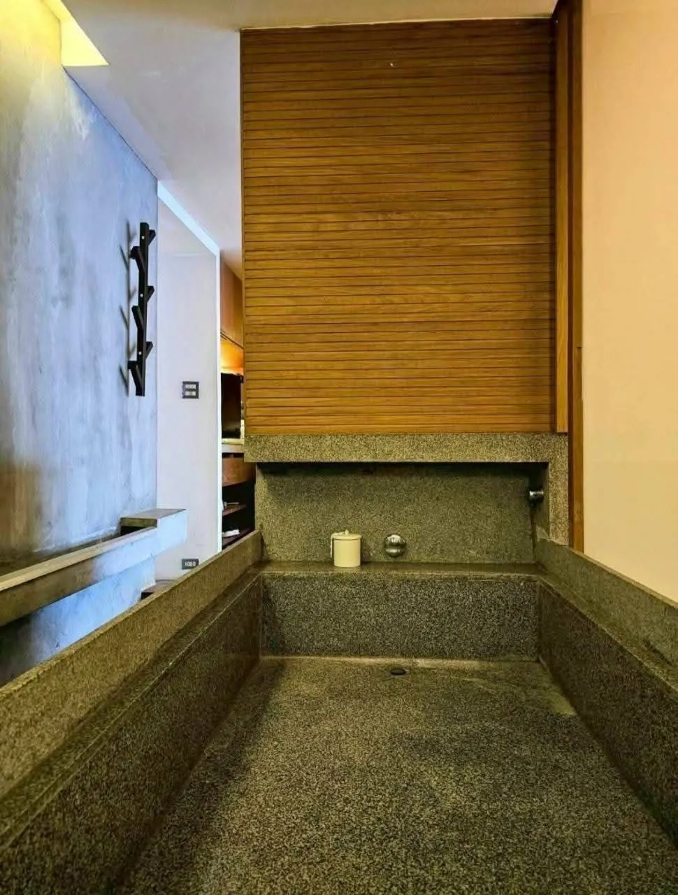 1 bedroom condo for rent in Rama 9 Bangkok - bathroom and modern finishes