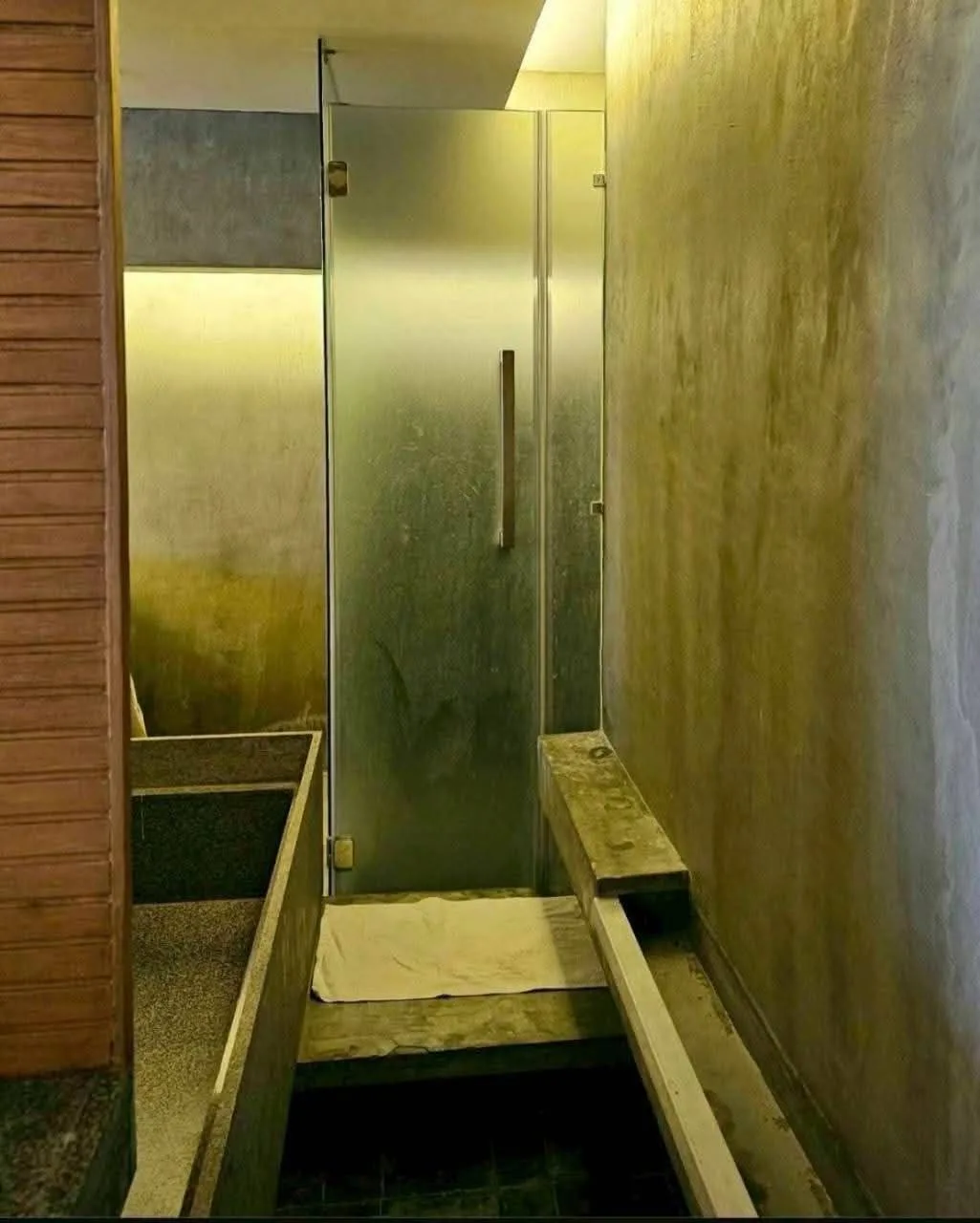 1 bedroom condo for rent in Rama 9 Bangkok - swimming pool and building amenities