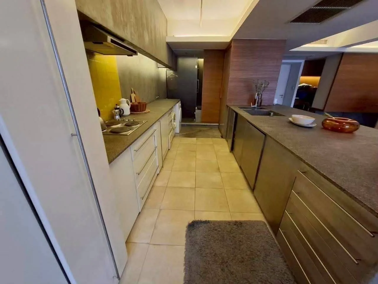1 bedroom condo for rent in Rama 9 Bangkok - bathroom and modern finishes