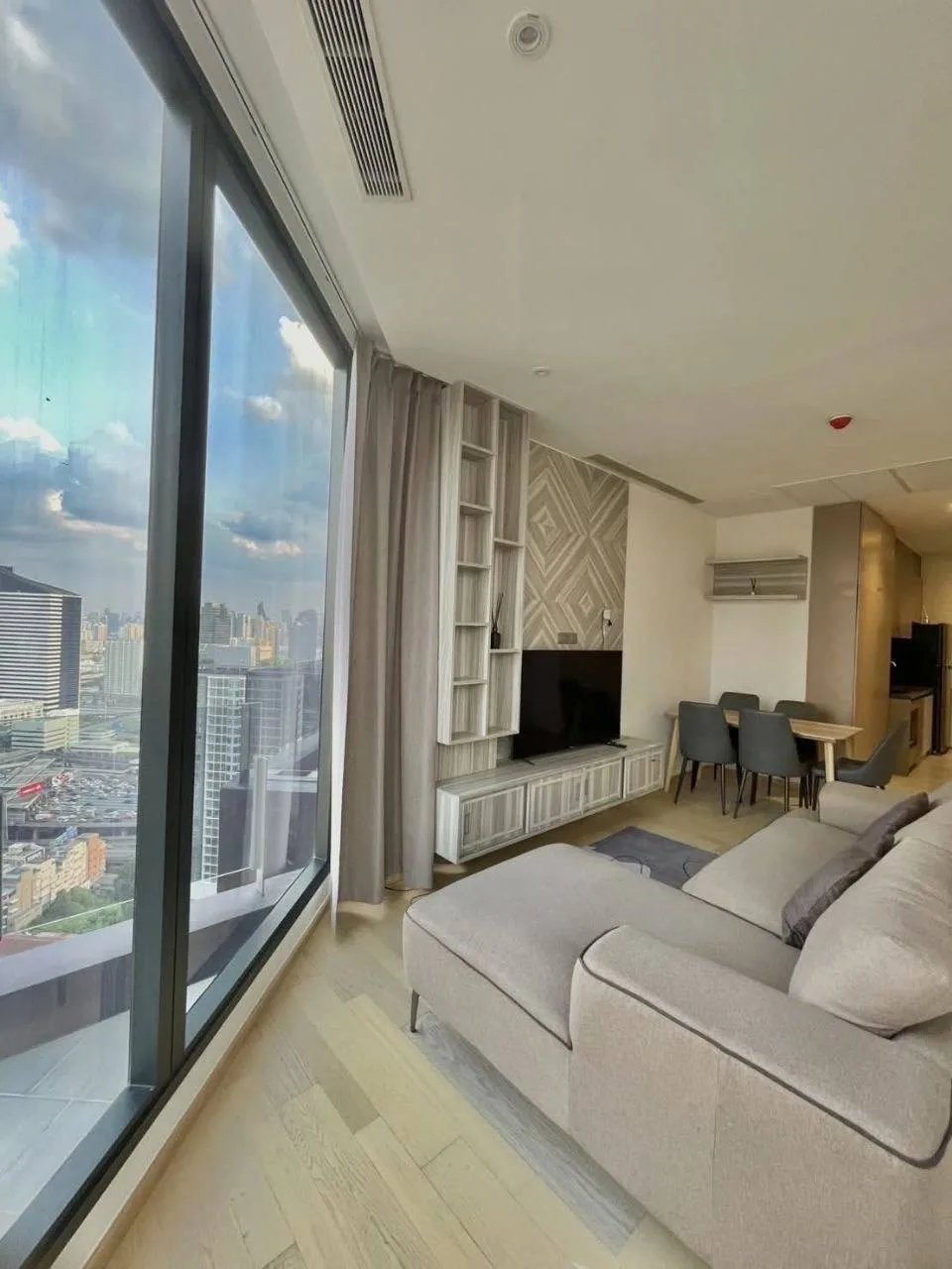 2 bedroom condo for rent in Rama 9 Bangkok - master bedroom interior