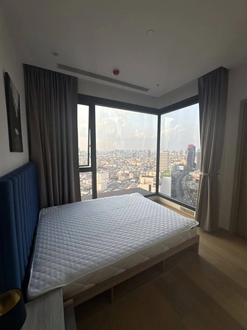2 bedroom condo for rent in Rama 9 Bangkok - bathroom and modern finishes