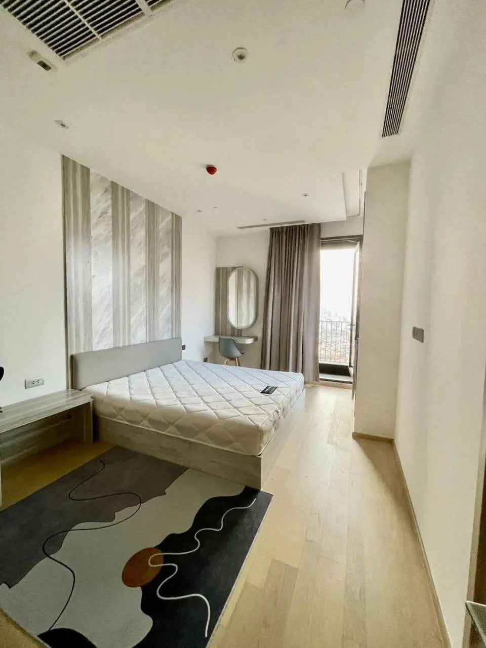 2 bedroom condo for rent in Rama 9 Bangkok - swimming pool and building amenities