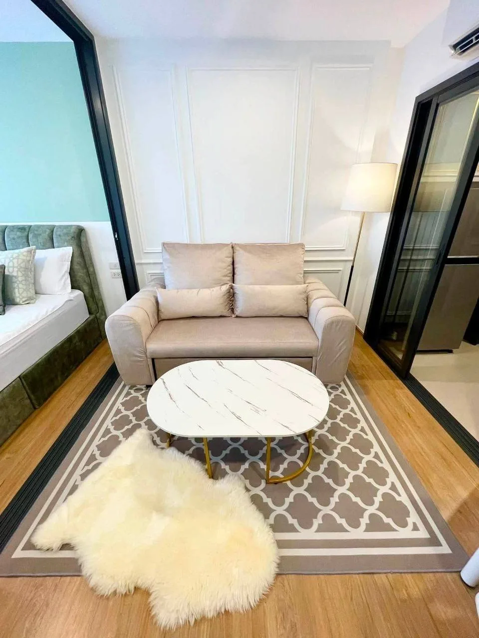 1 bedroom condo for rent in Chatuchak Bangkok - kitchen and dining area