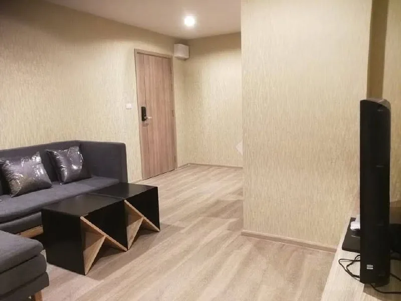 2 bedroom condo for rent in Phra Khanong Bangkok - living room view