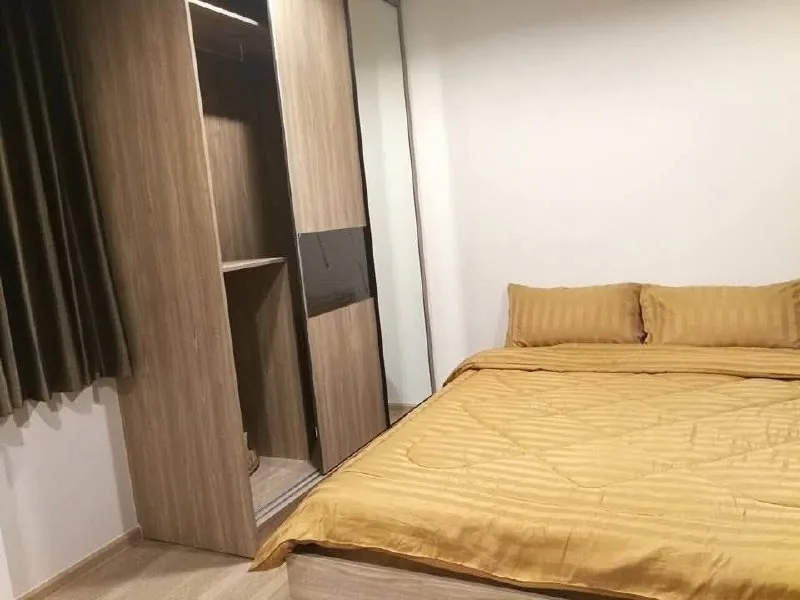 2 bedroom condo for rent in Phra Khanong Bangkok - master bedroom interior