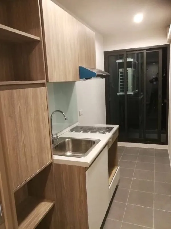 2 bedroom condo for rent in Phra Khanong Bangkok - bathroom and modern finishes