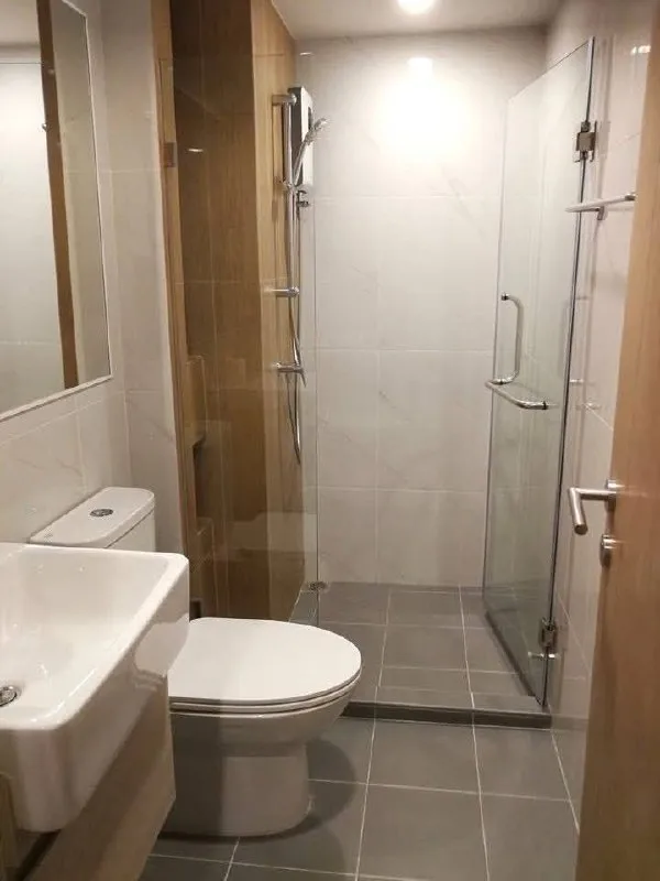 2 bedroom condo for rent in Phra Khanong Bangkok - swimming pool and building amenities