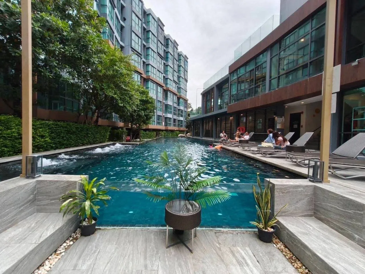 2 bedroom condo for rent in Phra Khanong Bangkok - balcony perspective