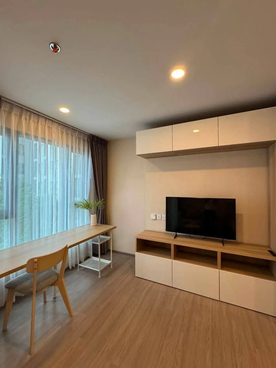 1 bedroom condo for rent in Phra Khanong Bangkok - kitchen and dining area
