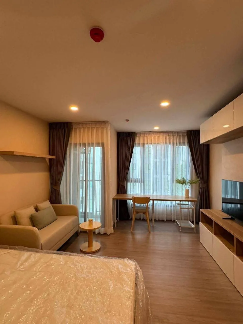 1 bedroom condo for rent in Phra Khanong Bangkok - master bedroom interior