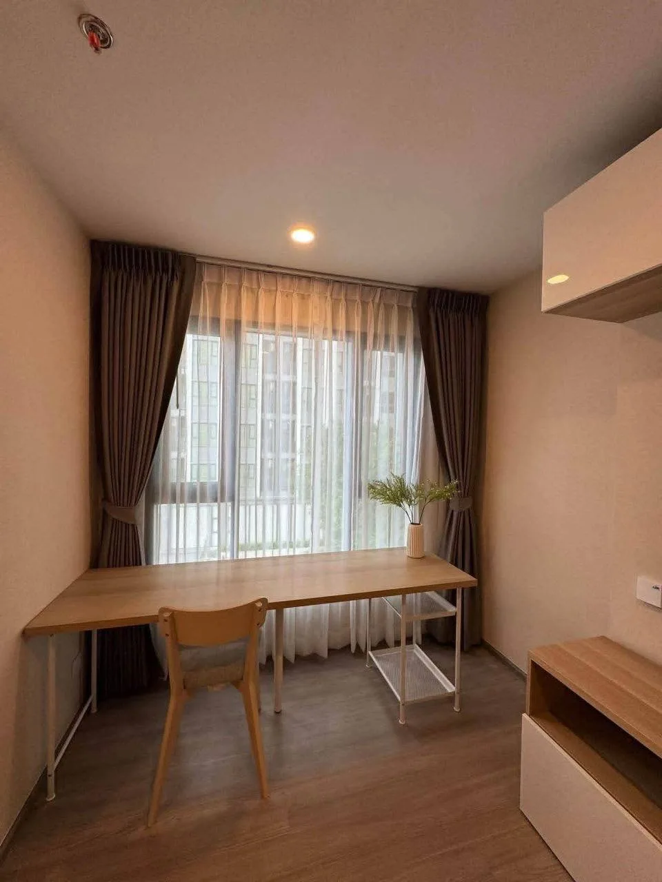 1 bedroom condo for rent in Phra Khanong Bangkok - swimming pool and building amenities