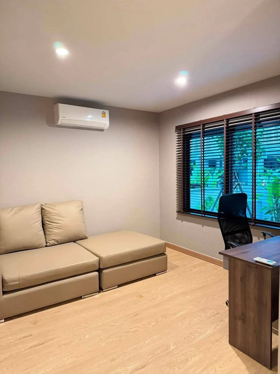 3 bedroom house for rent in Bang Na Bangkok - kitchen and dining area
