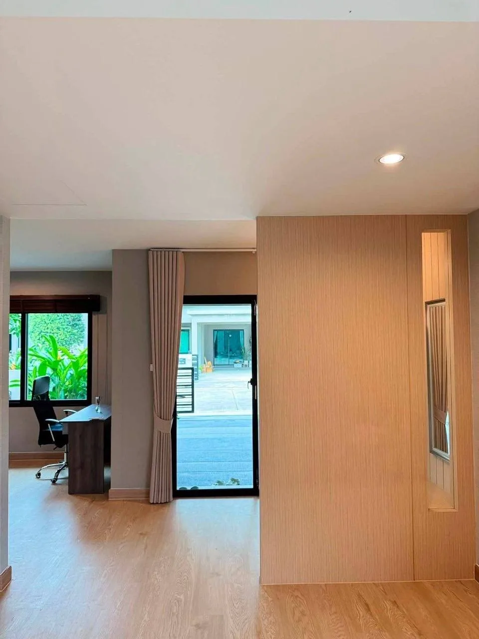 3 bedroom house for rent in Bang Na Bangkok - kitchen and dining area