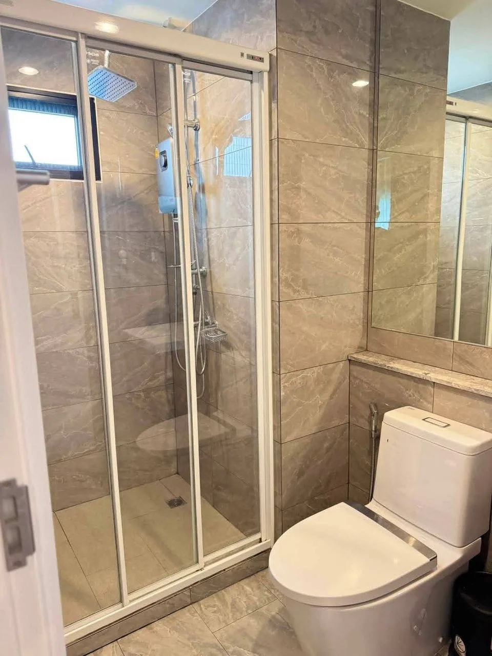 3 bedroom house for rent in Bang Na Bangkok - bathroom and modern finishes