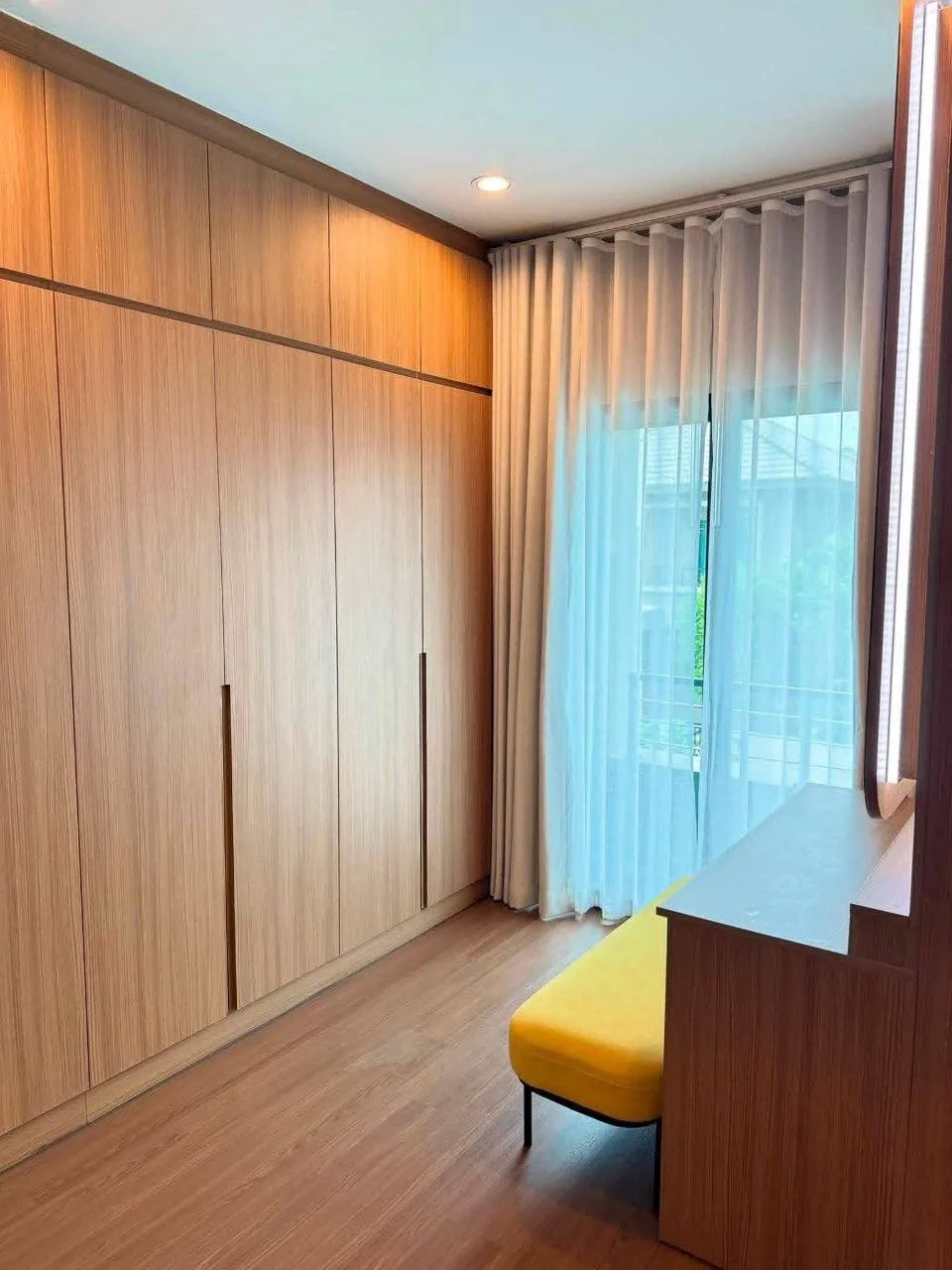3 bedroom house for rent in Bang Na Bangkok - living room view