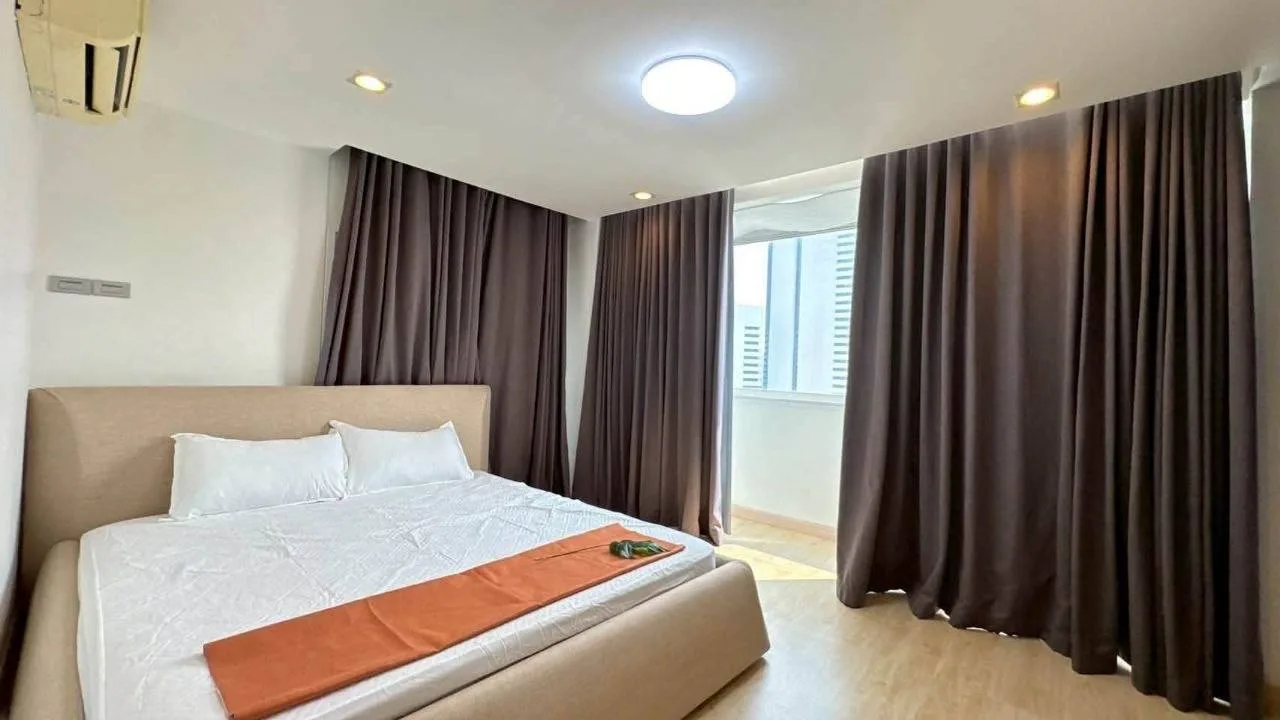 3 bedroom condo for rent in Rama 9 Bangkok - master bedroom interior
