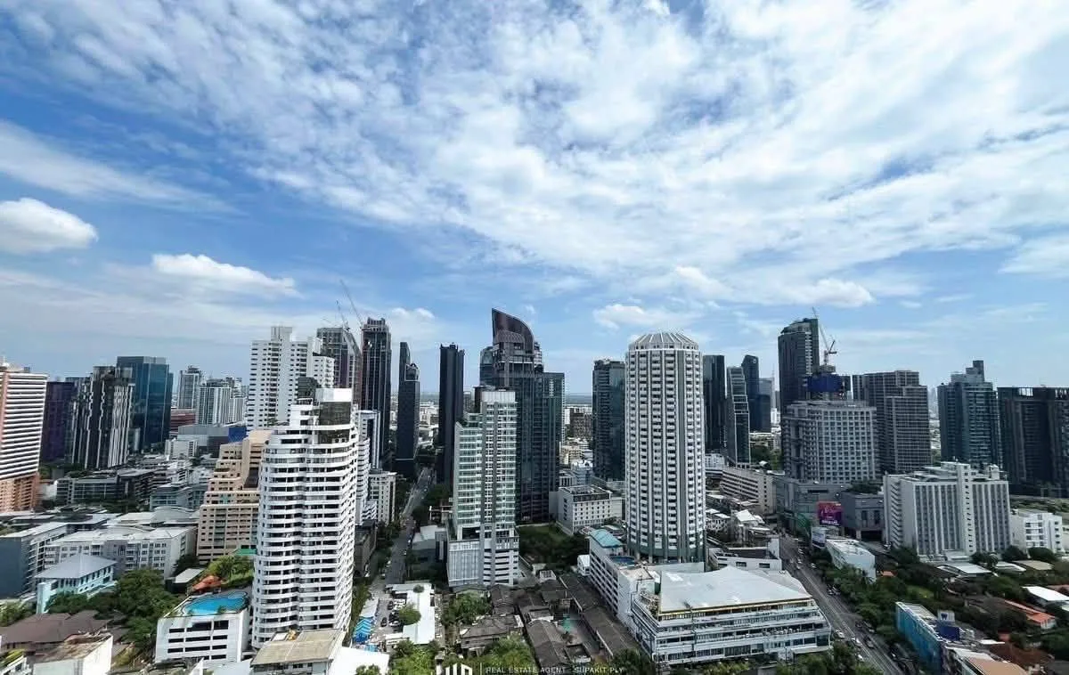 1 bedroom condo for rent in Thong Lo Bangkok - swimming pool and building amenities