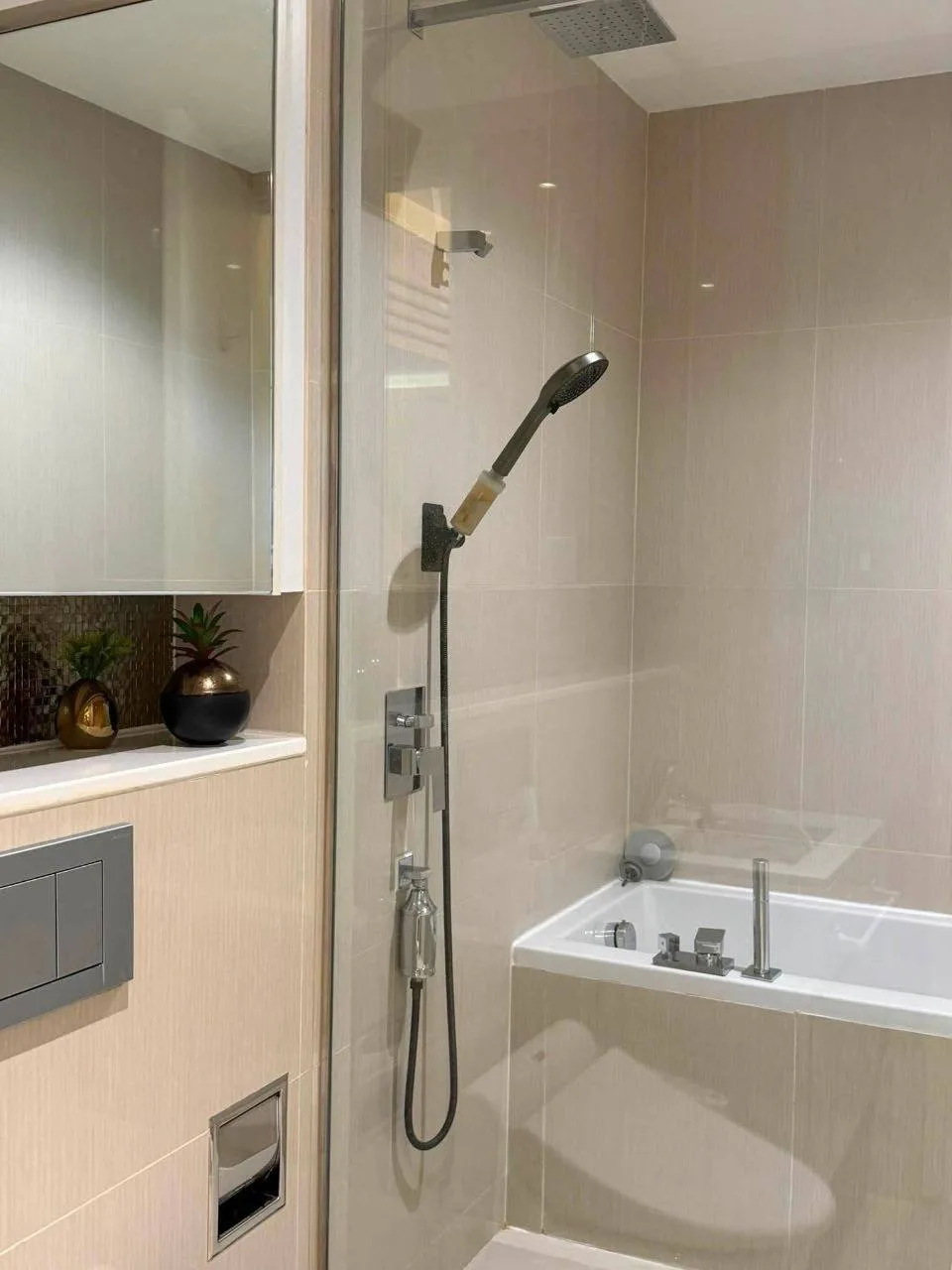 1 bedroom condo for sale in Sukhumvit Bangkok - master bedroom interior