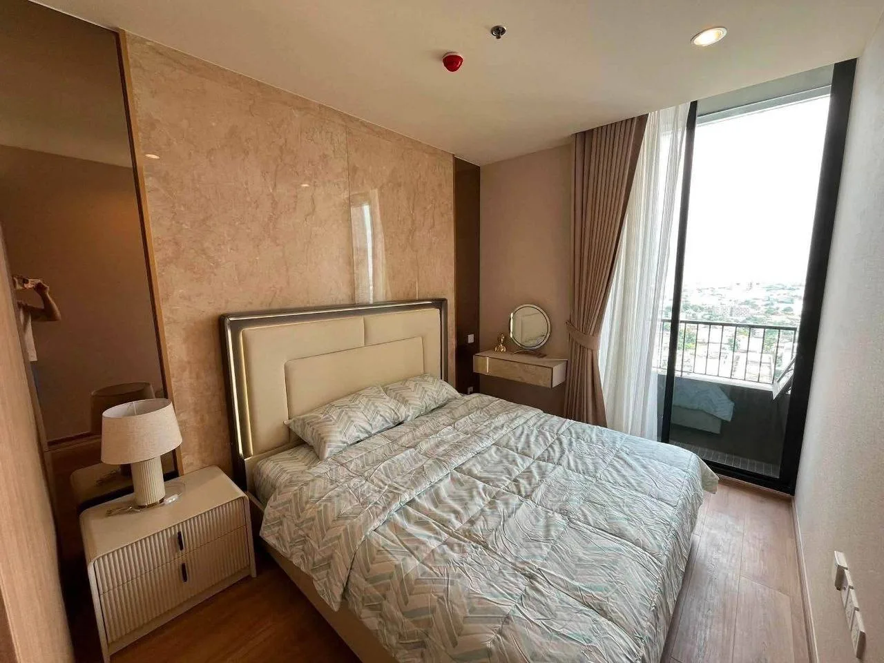 2 bedroom condo for rent in Thong Lo Bangkok - master bedroom interior