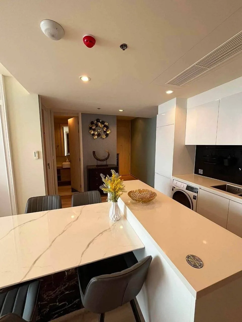 2 bedroom condo for rent in Thong Lo Bangkok - bathroom and modern finishes
