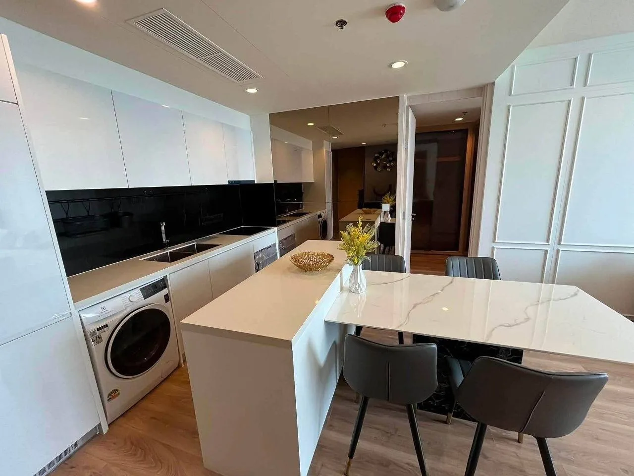 2 bedroom condo for rent in Thong Lo Bangkok - living room view