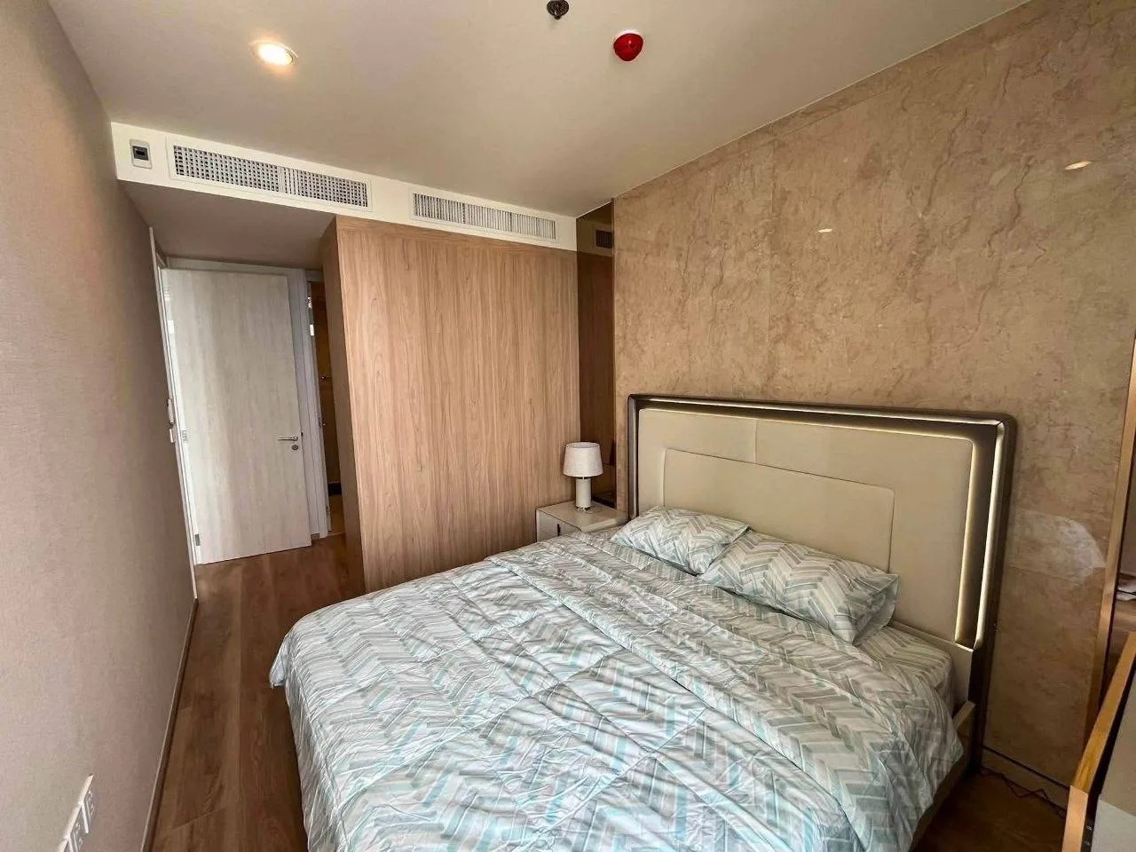 2 bedroom condo for rent in Thong Lo Bangkok - swimming pool and building amenities